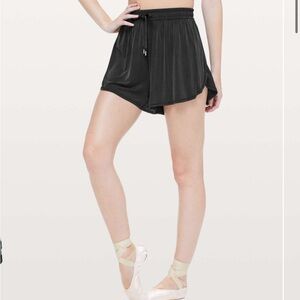 NWOT Lululemon Principal Dancer short